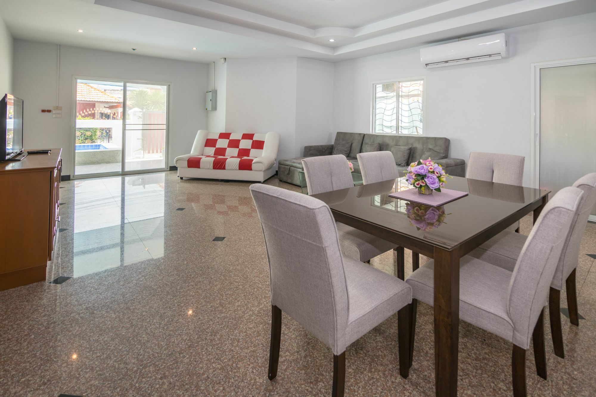 Villa Nowhere Demeter *